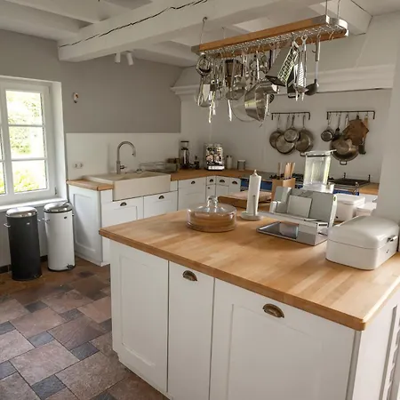 Feriehus Idyllisches Reetdachhaus In Alleinlage Nossentiner Huette